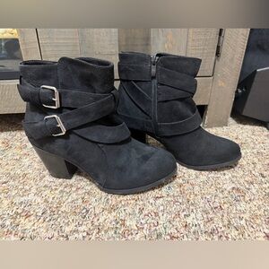 NWOT Women's size 9.5 extra wide Black Ankle Boots